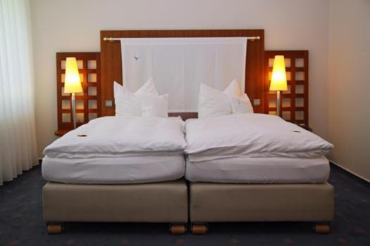 Hotel Blauer Fasan Wiesmoor Room photo